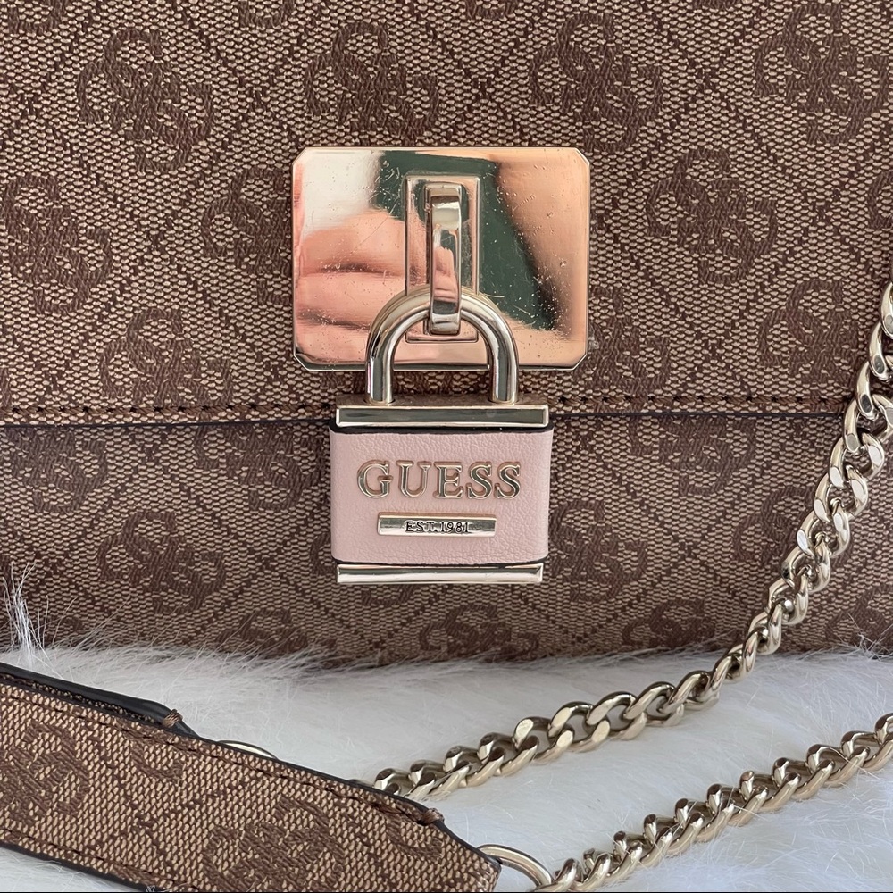 Guess Downtown Cool Monogram